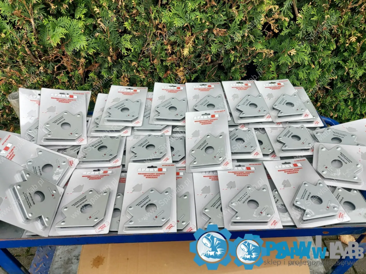 Magnetyczny uchwyt spawalniczy - strzałka [udźwig 22KG]